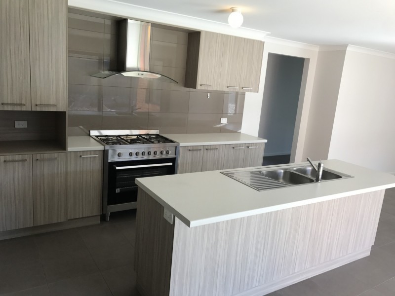 15 Pioneer Place, Thurgoona NSW 2640