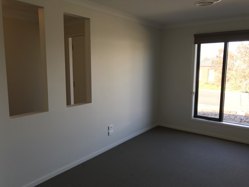 15 Pioneer Place, Thurgoona NSW 2640
