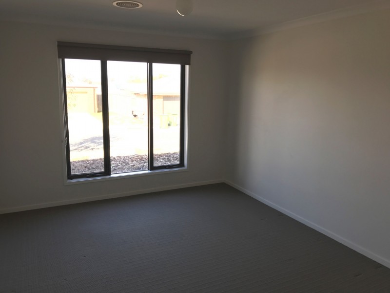 15 Pioneer Place, Thurgoona NSW 2640