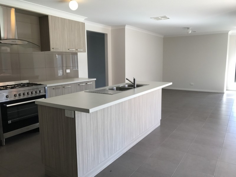 15 Pioneer Place, Thurgoona NSW 2640