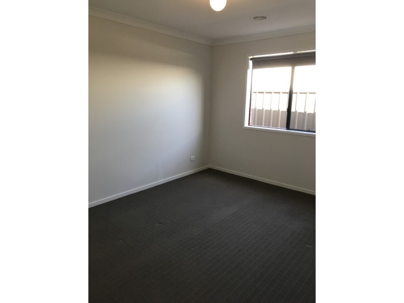 15 Pioneer Place, Thurgoona NSW 2640