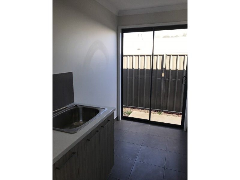 15 Pioneer Place, Thurgoona NSW 2640