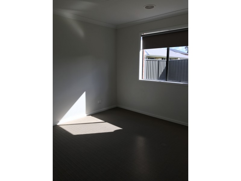 15 Pioneer Place, Thurgoona NSW 2640