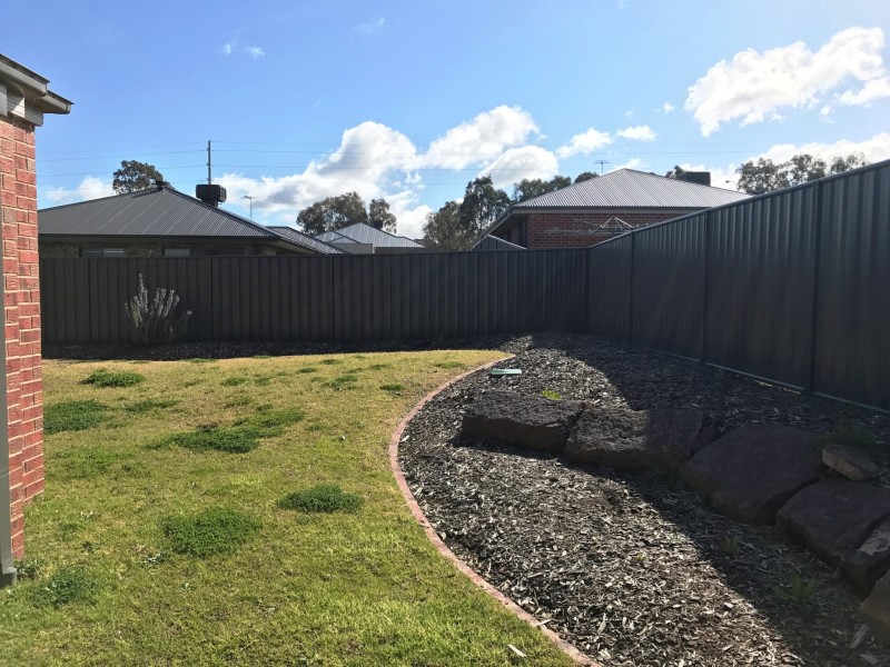15 Pioneer Place, Thurgoona NSW 2640