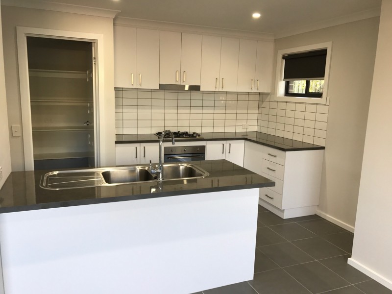 1/2 Honeysuckle Street, Thurgoona NSW 2640