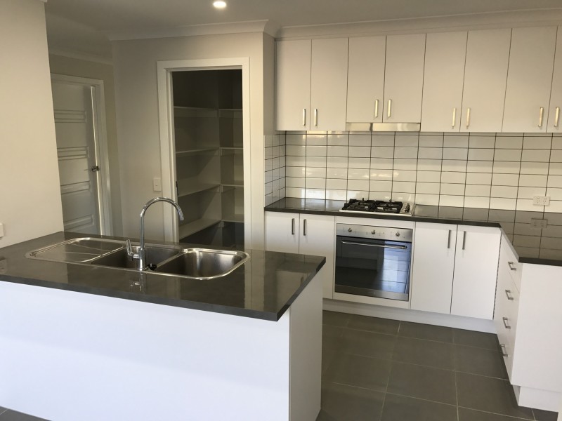 1/2 Honeysuckle Street, Thurgoona NSW 2640