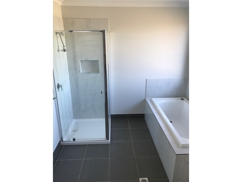 1/2 Honeysuckle Street, Thurgoona NSW 2640