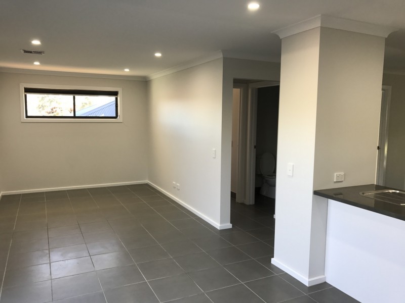 1/2 Honeysuckle Street, Thurgoona NSW 2640