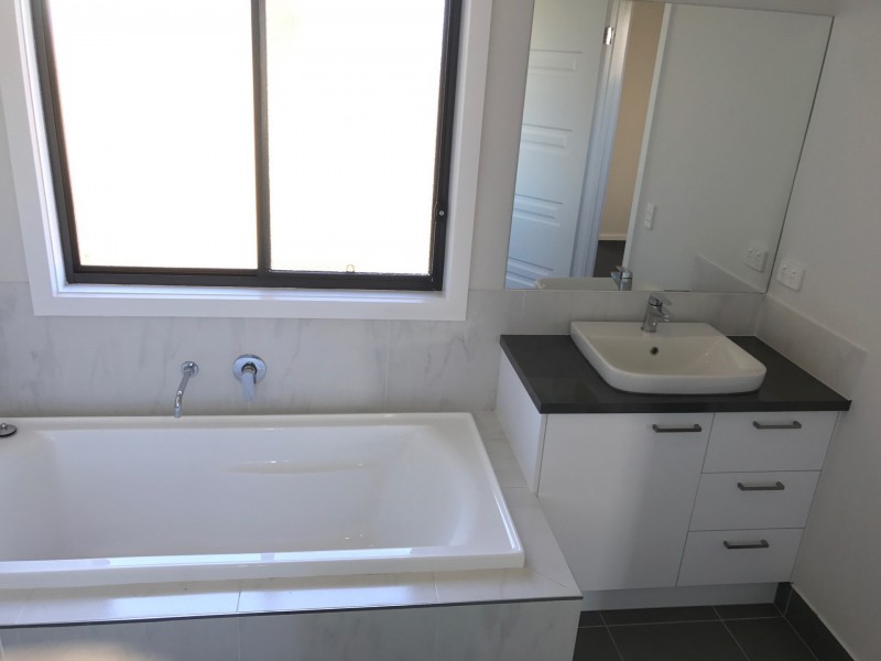 1/2 Honeysuckle Street, Thurgoona NSW 2640