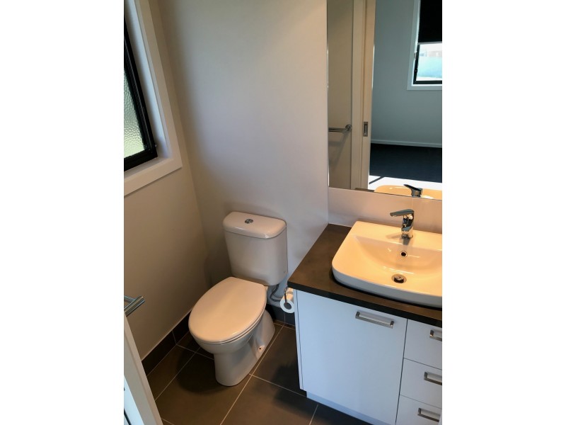 1/2 Honeysuckle Street, Thurgoona NSW 2640