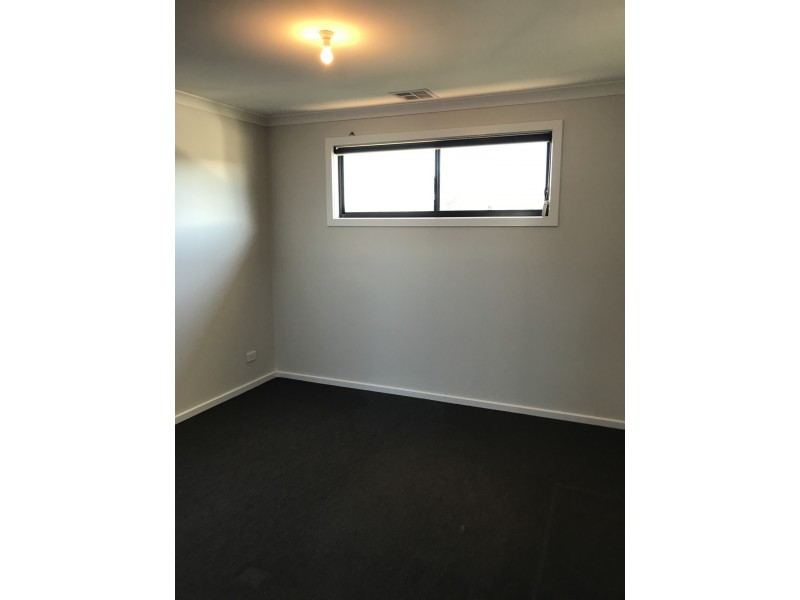 1/2 Honeysuckle Street, Thurgoona NSW 2640