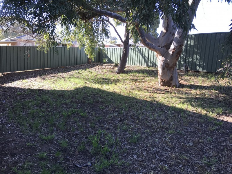 1/2 Honeysuckle Street, Thurgoona NSW 2640