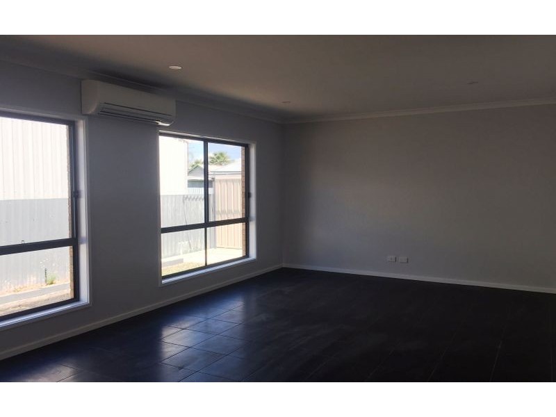 2/541 Klose Street, Lavington NSW 2641