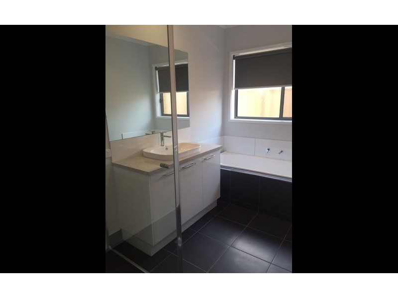 2/541 Klose Street, Lavington NSW 2641