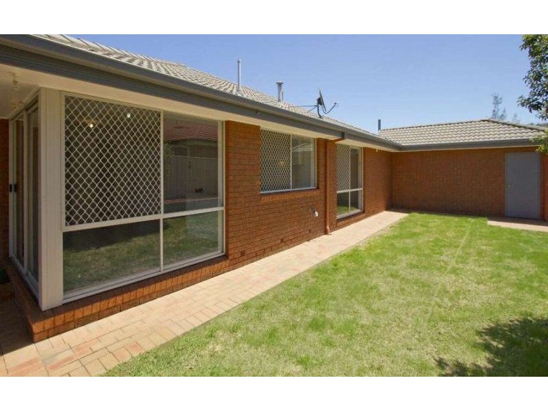 14 Cooper Close, Glenroy NSW 2640