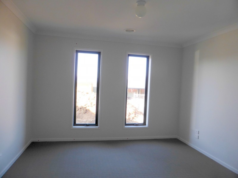 15 Pioneer Place, Thurgoona NSW 2640