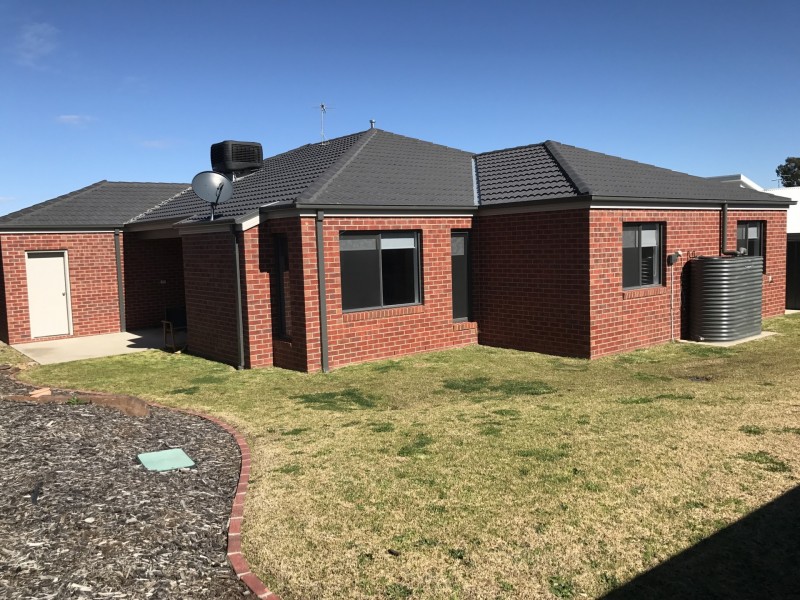 15 Pioneer Place, Thurgoona NSW 2640