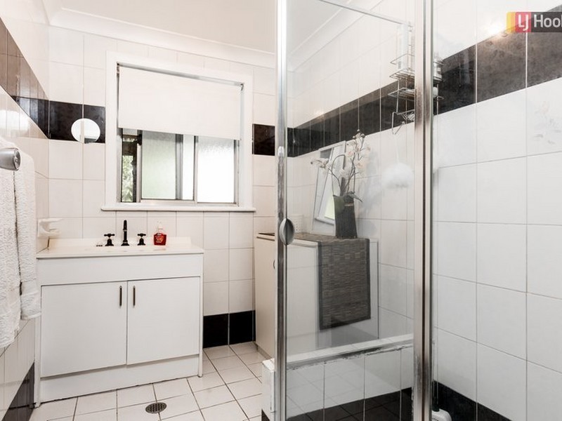 320 Eden Street, Lavington NSW 2641