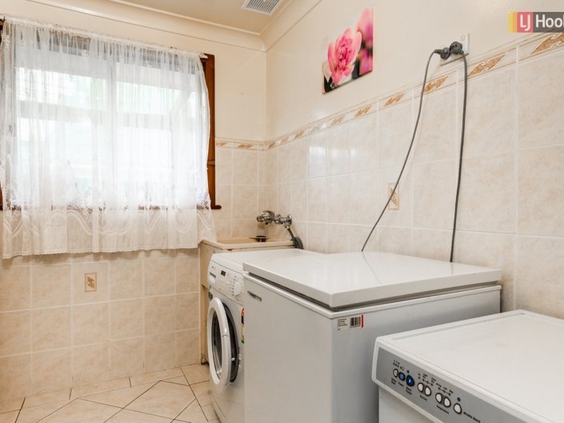 320 Eden Street, Lavington NSW 2641