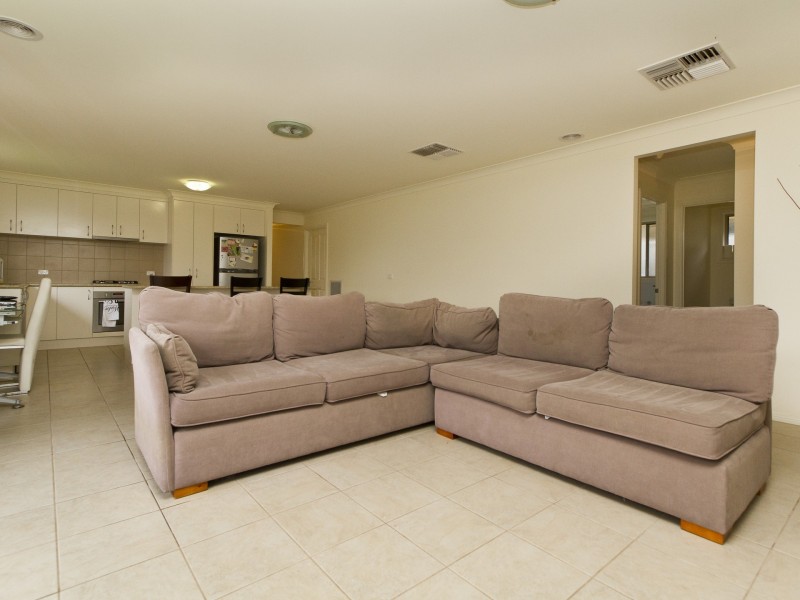 1/2 Treecreeper Street, Thurgoona NSW 2640