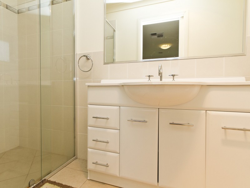 1/2 Treecreeper Street, Thurgoona NSW 2640