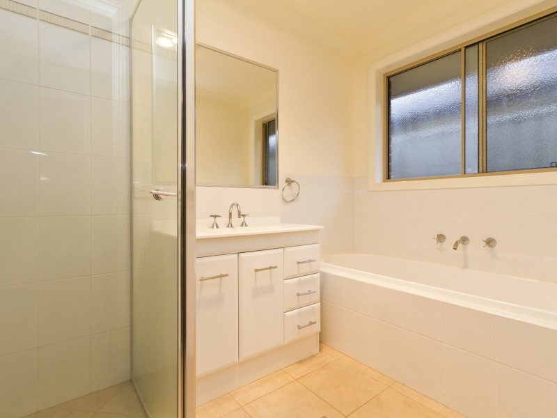 1/2 Treecreeper Street, Thurgoona NSW 2640