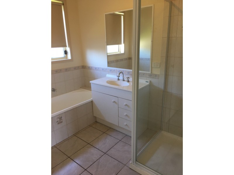 16 Jackson Drive, West Wodonga VIC 3690