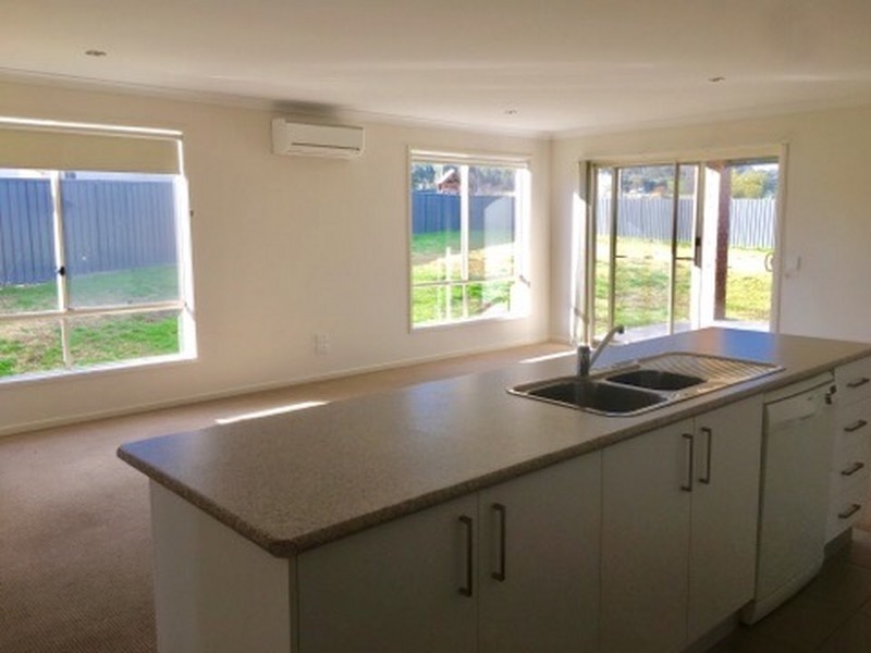 25 Gabrielle Court, Lavington NSW 2641