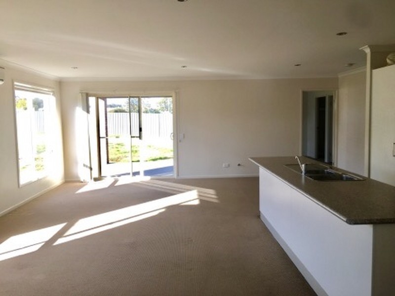 25 Gabrielle Court, Lavington NSW 2641