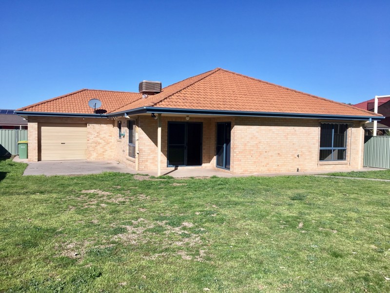 564 Daly Street, Lavington NSW 2641