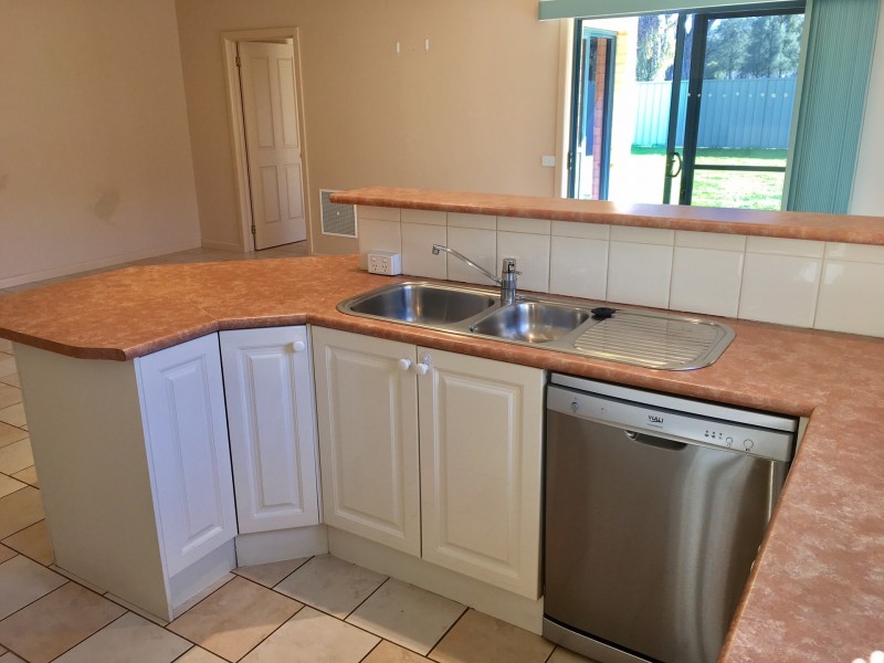 564 Daly Street, Lavington NSW 2641