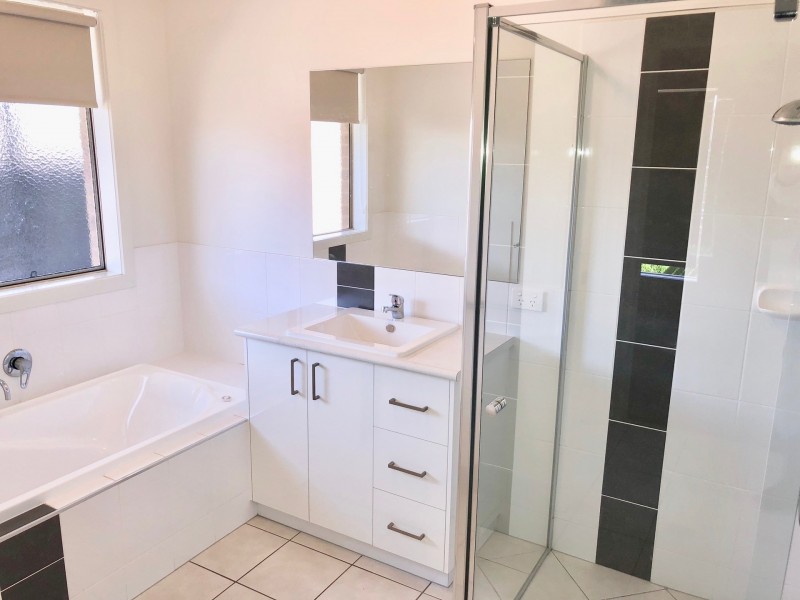 1&2/3 Victor Place, Lavington NSW 2641