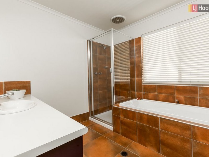 21 Cassinia Court, Thurgoona NSW 2640