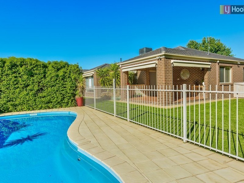 21 Cassinia Court, Thurgoona NSW 2640