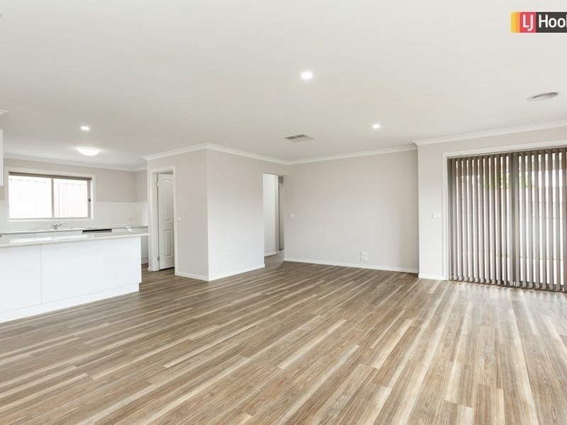 2/34 Kirkpatrick Court, Glenroy NSW 2640