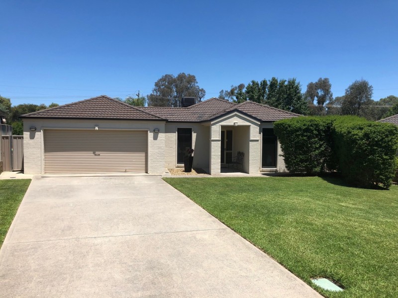 19 Cassinia Court, Thurgoona NSW 2640