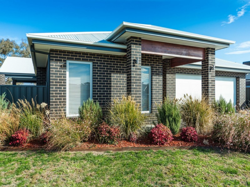 25 Riverside Boulevard, Killara VIC 3691