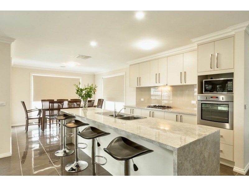 15 Sandpiper Court, Thurgoona NSW 2640