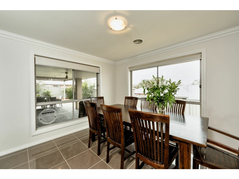 15 Sandpiper Court, Thurgoona NSW 2640