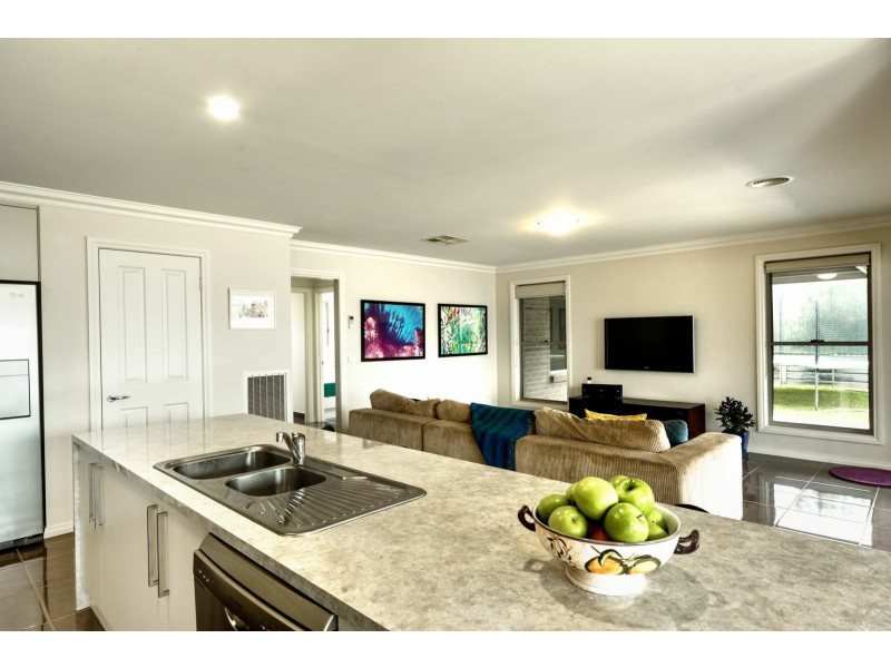 15 Sandpiper Court, Thurgoona NSW 2640