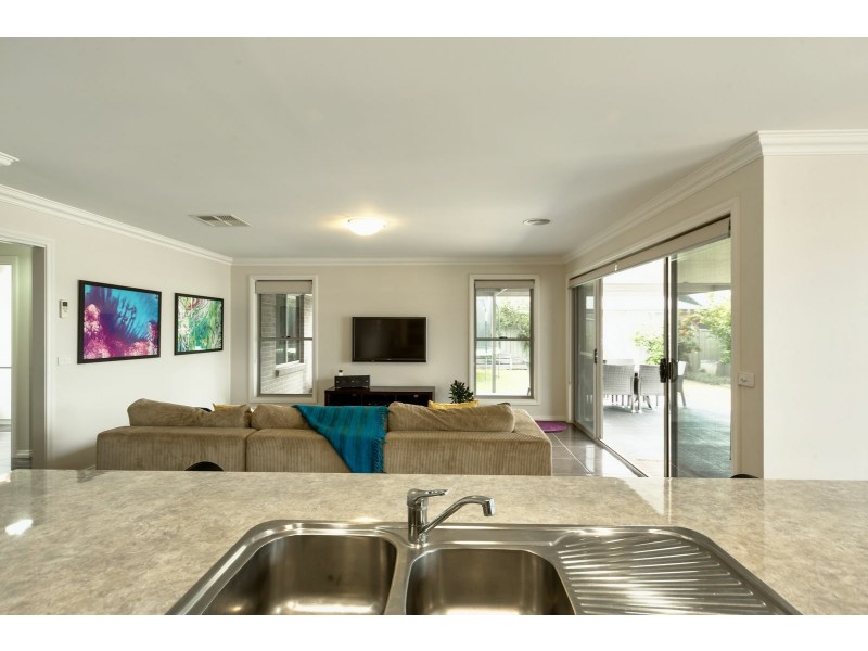 15 Sandpiper Court, Thurgoona NSW 2640