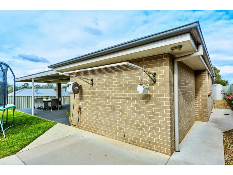 15 Sandpiper Court, Thurgoona NSW 2640
