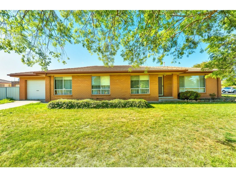 1 Titan Court, Lavington NSW 2641