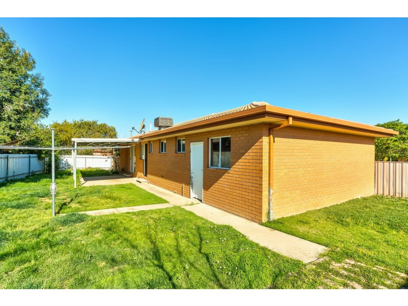 1 Titan Court, Lavington NSW 2641