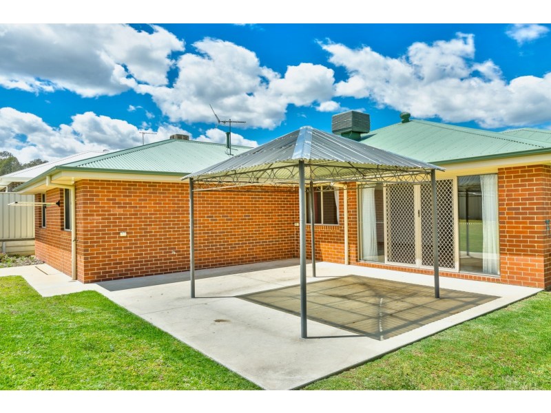 114 Pickworth Street, Thurgoona NSW 2640