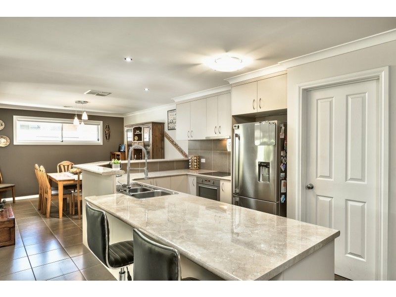 23 Pro Hart Drive, Baranduda VIC 3691