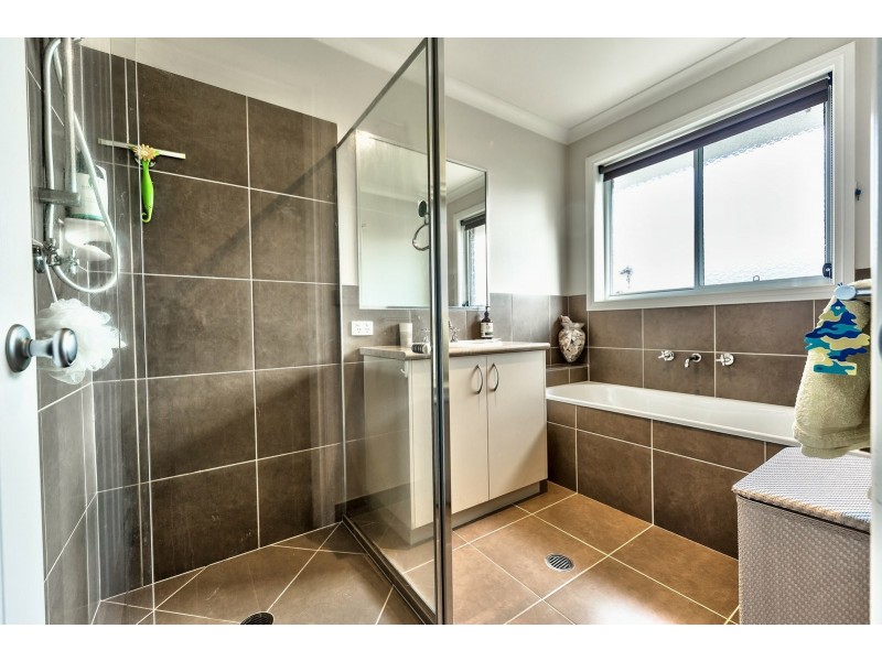 23 Pro Hart Drive, Baranduda VIC 3691