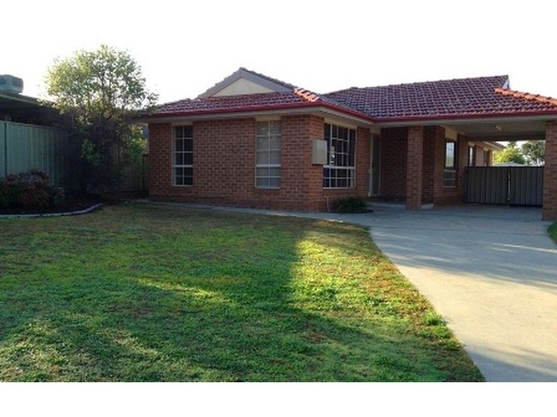 44 Amalfi Drive, Lavington NSW 2641