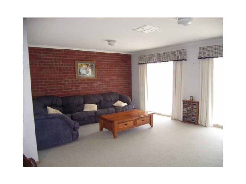 22 Hamilton Valley Court, Lavington NSW 2641