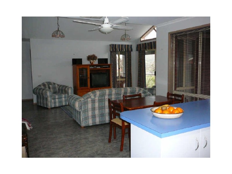 22 Hamilton Valley Court, Lavington NSW 2641